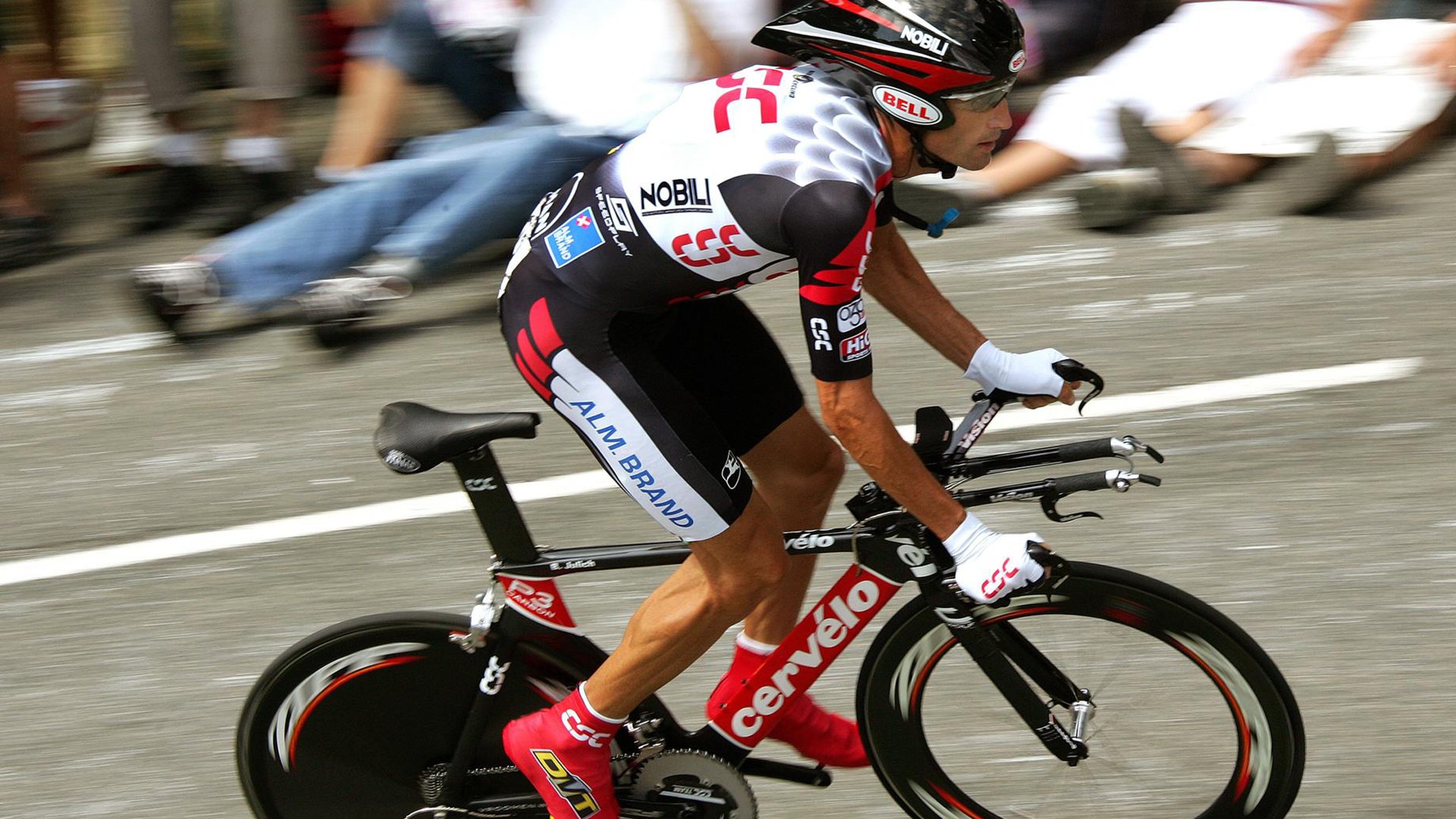 弗拉霍维奇刷新纪录，智利单节拉开牙买加，体育世界里的破局与爆发